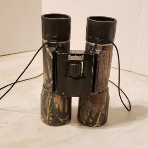 Bushnell 16x32 Binoculars 180 Feet At 1000 Yards